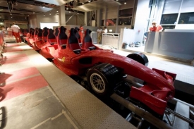 Kromě nejrychlejší horské dráhy na světě je ve Ferrari Worldu třeba i kolotoč Formula Rossa, který simuluje přetížení vozů F1.