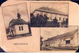 Břesovice u Kyjova, kam byl přeložen učitel Josef Holub. Škola je na pohlednici zobrazena vpravo nahoře.