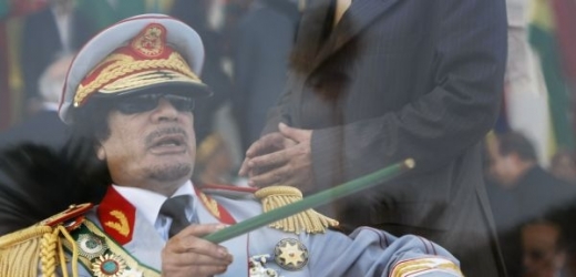 Sám Kaddáfí prohlašuje, že ze země neuprchne.