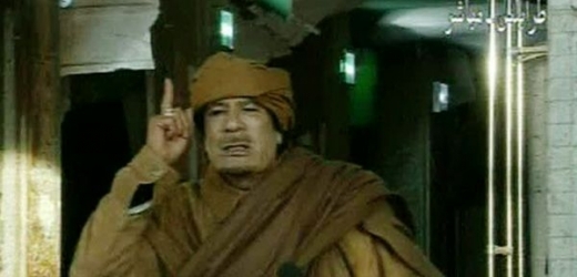 Muammar Kaddáfí vyzývá rodiče, ať se stydí za rebelující děti a ať je přivedou domů.