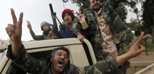 Revoluční nadšení Libyjců, blížících se k Tripolisu, neslábne.