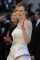 Brunetka Nicole Kidmanová zvolila pro výjimečný večer bílé šaty s bohatým vyšíváním, doplněné vkusnými šperky.