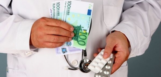 Průzkum se zaměřil na vztah lékařů k dárkům od farmaceutických firem (ilustrační foto). 