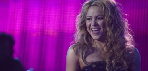 Kolumbijská zpěvačka Shakira převzala ocenění na Harvardově univerzitě.