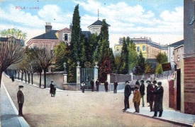 Chorvatská Pula kolem roku 1911.
