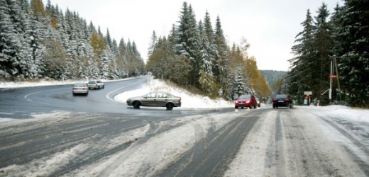 Při cestě do hor v zahraničí může českého řidiče řada předpisů nepříjemně překvapit (ilustrační foto).