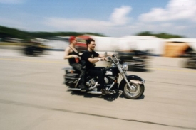 Mladí a nezkušení motorkáři způsobují velké množství nehod. A umírá jich čím dál tím více (ilustrační foto).