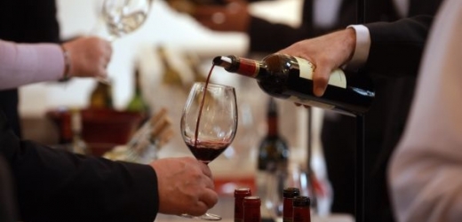 Víno podraží kvůli špatné úrodě až o deset procent.