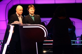 Petr Šiška (vlevo) moderuje veřejnoprávní Vysokou hru.