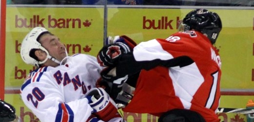 Václav Prospal (vlevo) nasměroval Rangers k výhře nad Ottawou.