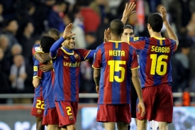 Fotbalisté Barcelony slaví další výhru.