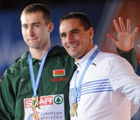 Roman Šebrle (vpravo) s vítězem Bělorusem Andrejem Kravčenkem.