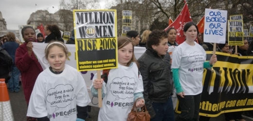 Pochod Million Women Rise se odehrává v různých zemích světa 8. března.