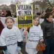 Pochod Million Women Rise se odehrává v různých zemích světa 8. března.