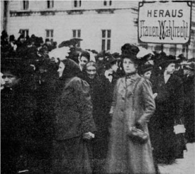 Protestní bouře žen ve Vídni v roce 1911.