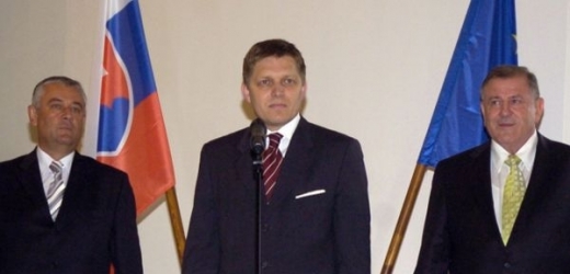 Ján Slota a Vladimír Mečiar byli místopředsedy Ficovy vlády.