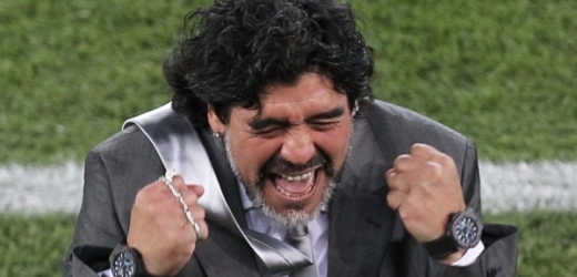 Diego Maradona by se mohl objevit na ukrajinské lavičce.