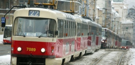 K vraždě došlo na začátku února v tramvaji číslo 22 v Praze-Hostivaři (ilustrační foto).