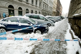 Loni trápil řidiče sníh daleko více než na začátku tohoto roku (ilustrační foto).