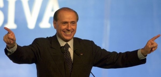 Berlusconi je proslulý zálibou v ženách.