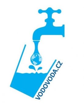 Touto nálepkou sdružení Česko pije vodovodu označuje podniky, které nabízejí vodu zdarma.