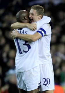 Hráči Tottenhamu po utkání prožívali velkou euforii z postupu.