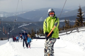 V Krkonoších se stále bez problémů lyžuje (Medvědín).