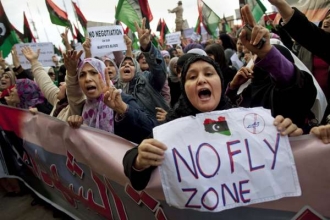 Demonstrantka v Benghází požaduje bezletovou zónu.