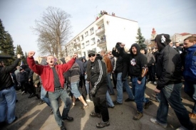 Příznivci ultrapravicové DSSS v Novém Bydžově.
