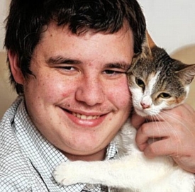 Devatenáctiletý Nathan vděčí své kočce Lilly za záchranu života.