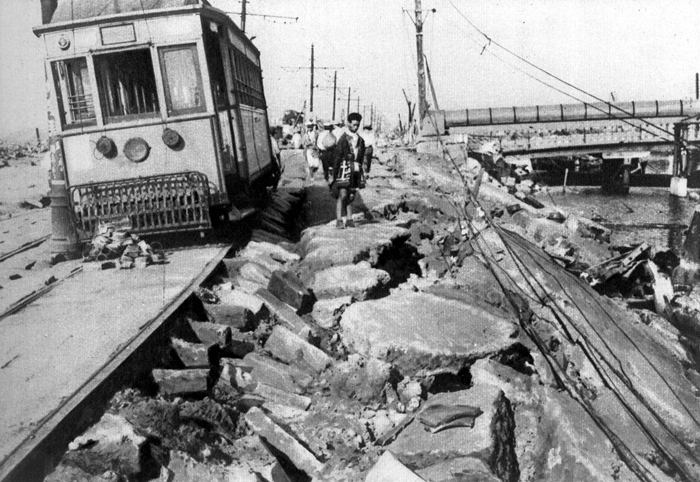Zemětřesení v roce 1923 si v Japonsku vyžádalo přes 100 tisíc obětí. Některé zdroje uvádějí, že mrtvých bylo dokonce až 140 tisíc.