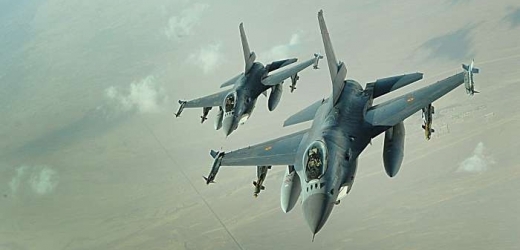 Americké F-16 Fighting Falcon (ilustrace).