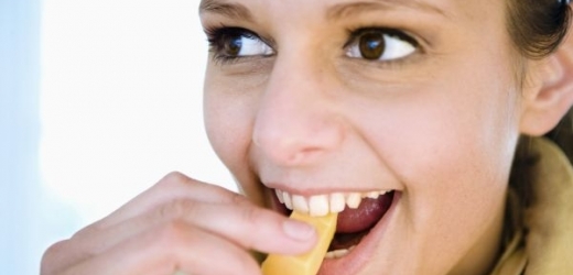 Sýr dokáže udržet zuby zdravé a nezkažené, tvrdí britští zubaři.