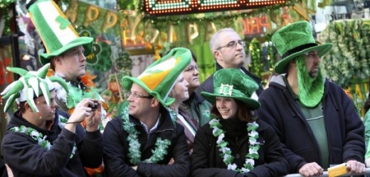 Irové se vyšli bavit. Jejich oslavy se ale nesly v duchu ekonomické krize.