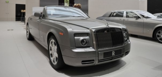 Rolls-Royce Ghost z roku 2009.