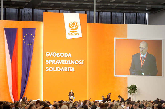 Sociální demokraté na brněnském výstavišti zahájili svůj dvoudenní sjezd, jehož hlavním bodem je volba předsedy strany.