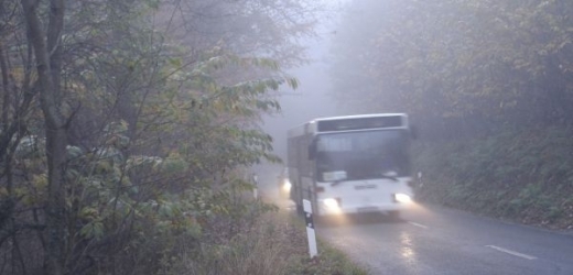 Autobus s hudebníky sjel z dálnice (ilustrační foto).