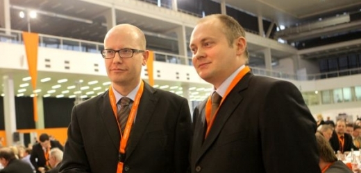 Předseda Bohuslav Sobotka s prvním místopředsedou Michalem Haškem. 