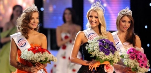 Českou Miss 2011 se stala Jitka Nováčková (uprostřed).