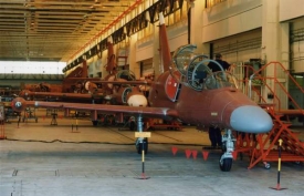 Společnost Aero Vodochody vyrábí cvičné i bojové letouny Alca 159.