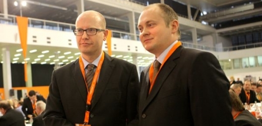 Nejpopulárnějšími politiky zůstávají Bohuslav Sobotka a Michal Hašek z ČSSD.