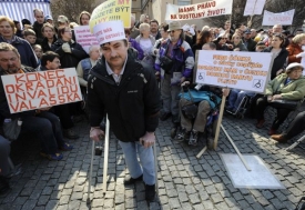 Handicapovaní protestovali proti sociální reformě.