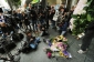 Novináři se shlukli na hollywoodském chodníku slávy, aby zachytili loučení fanoušků s jejich hereckou ikonou.