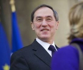 Francouzský ministr vnitra Claude Guéant počátkem týdne vzdal čest francouzskému prezidentu Nicolasi Sarkozymu.