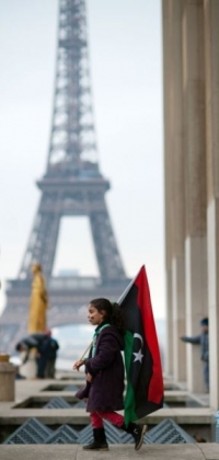 Mladá obyvatelka Paříže fandí libyjským rebelům.  