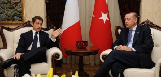 Francouzský prezident Sarkozy v rozhovoru v tureckým premiérem Erdoganem.