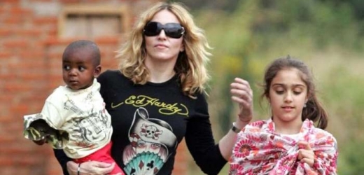 Madonna a její malawiští sirotci.