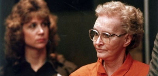 Puenteová působila na lidi jako laskavá babička, ale je jednou z nejslavnějších sériových vražedkyň ve Spojených státech (snímek ze soudního líčení). 