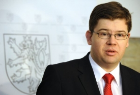 Jiří Pospíšil si vyžádal doplnění zprávy o sebevraždě Otakara T.