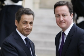 Francouzský prezident Nicolas Sarkozy a britský ministerský předseda David Cameron.